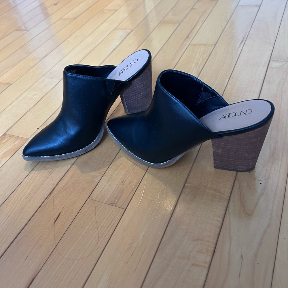 ABOUND Maya Block Heel Mule In Black Faux Leather (7M)